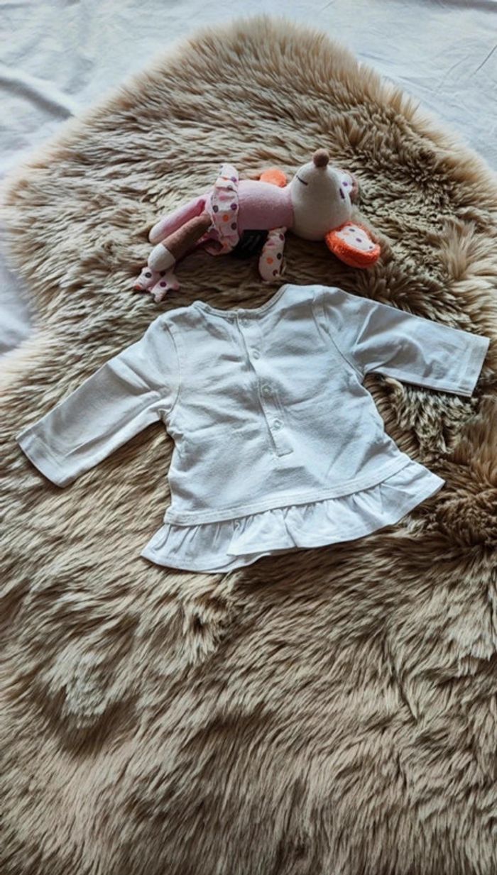 Ensemble  t-shirt  blanc leggigng gris kiabi 1 mois - photo numéro 3