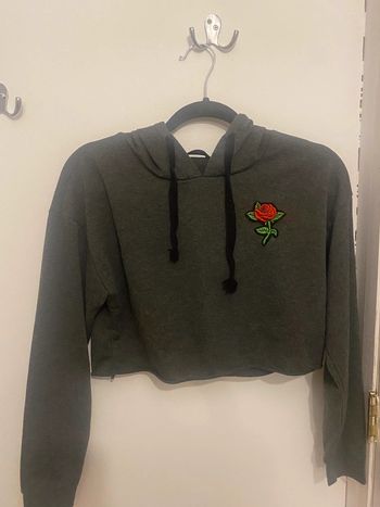 Pull avec une rose