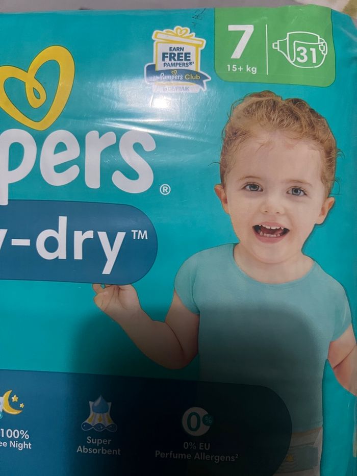 Pampers Baby Dry T. 7 - photo numéro 2