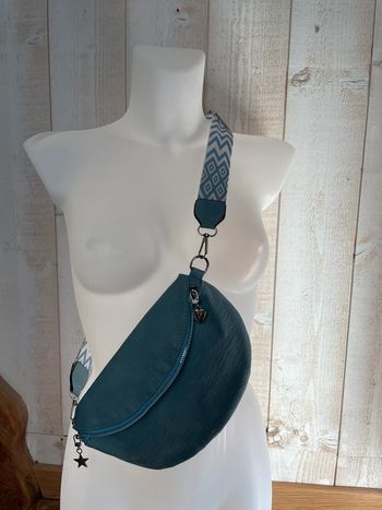 Sac bandoulière bleu ciel neuf