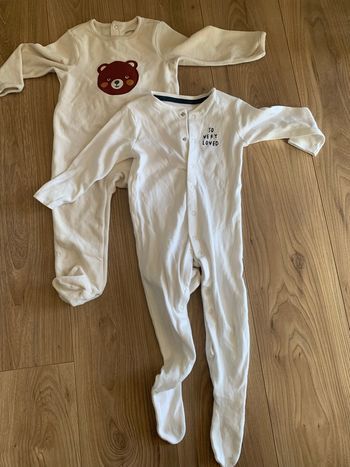 2 pyjamas bébé