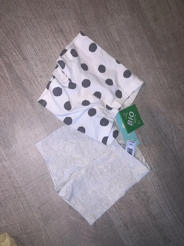 Lot de deux shorts mixtes, neuf étiquetés, 12 mois. tex, baby