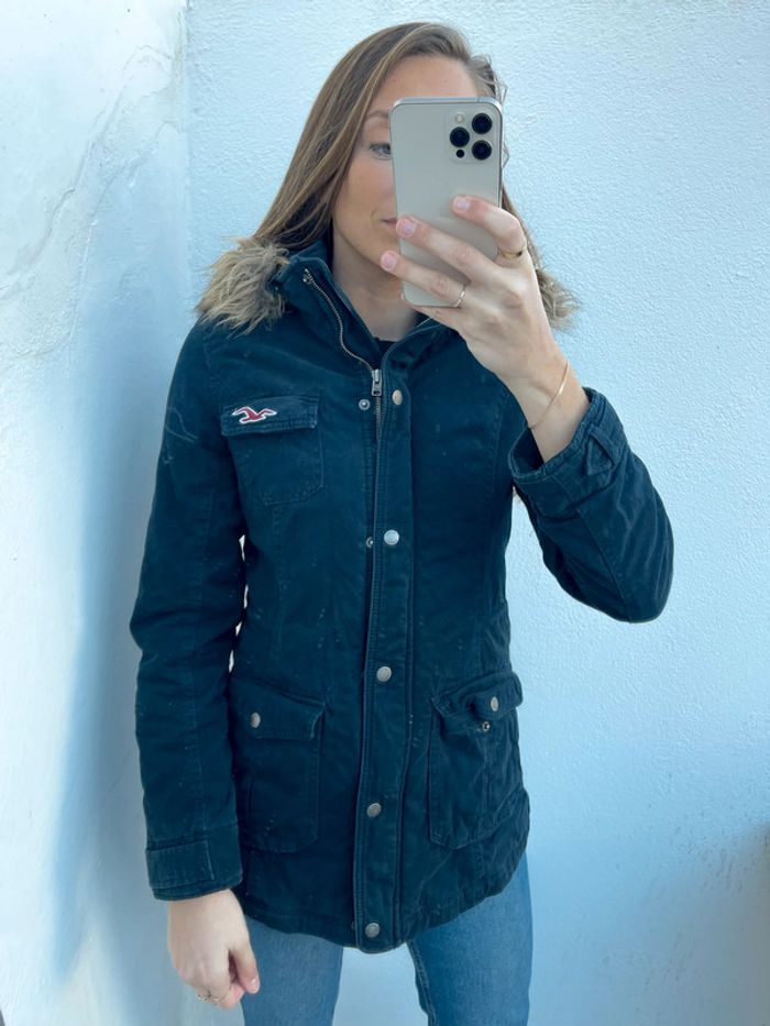 Manteau Hollister bleu marine avec logo rouge - photo numéro 10