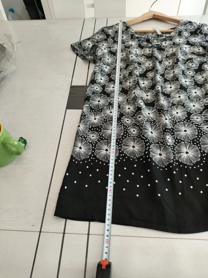 Blouse noire à motifs floraux – Taille 40 – Très bon état - photo numéro 7