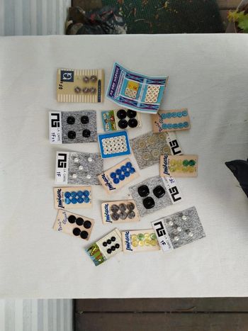 Lot de boutons vintage anciens – Couture, mercerie, décoration