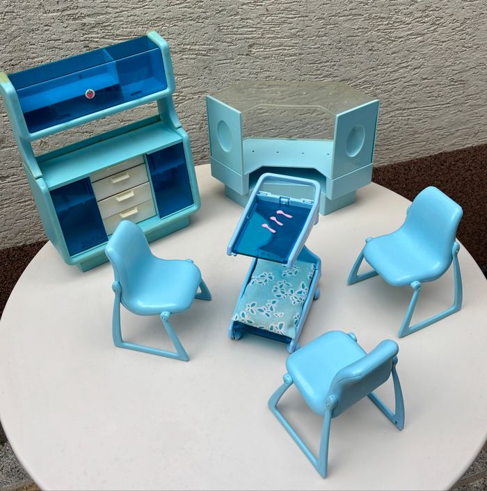 Magnifique Salle à Manger Barbie/Mattel 1978 + Supplement Stand de Magasin 1982