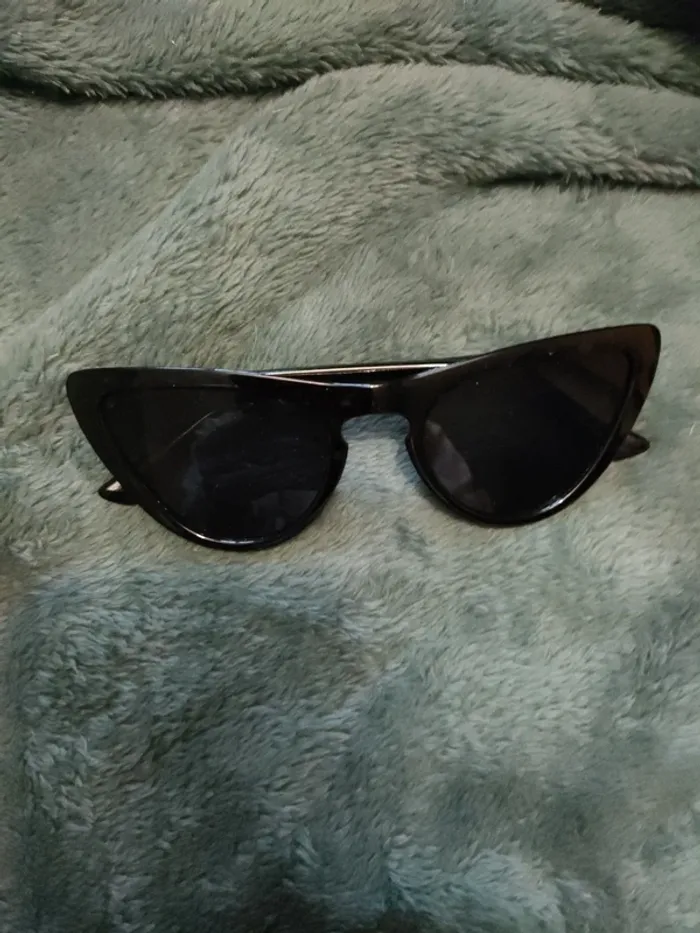 Lunettes de soleil - photo numéro 2