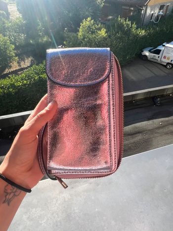 Pochette portefeuille métallisée rose melanie avec bandoulière rose dorée