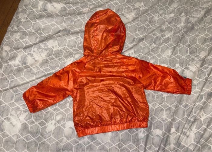 Veste de pluie orange GUESS taille 6-9mois - photo numéro 3