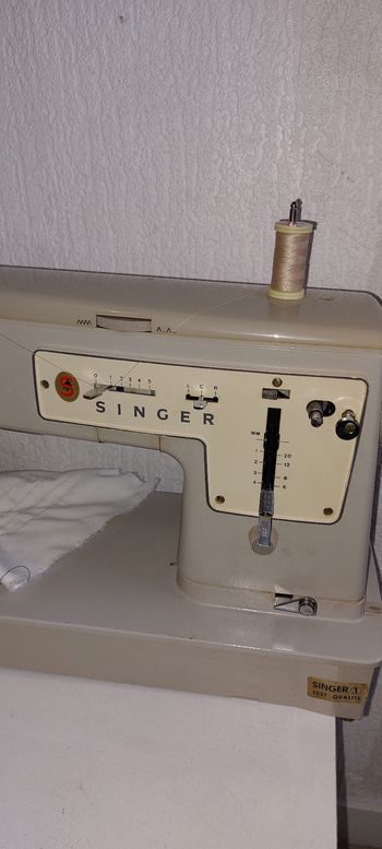 Machine à coudre singer ancienne 