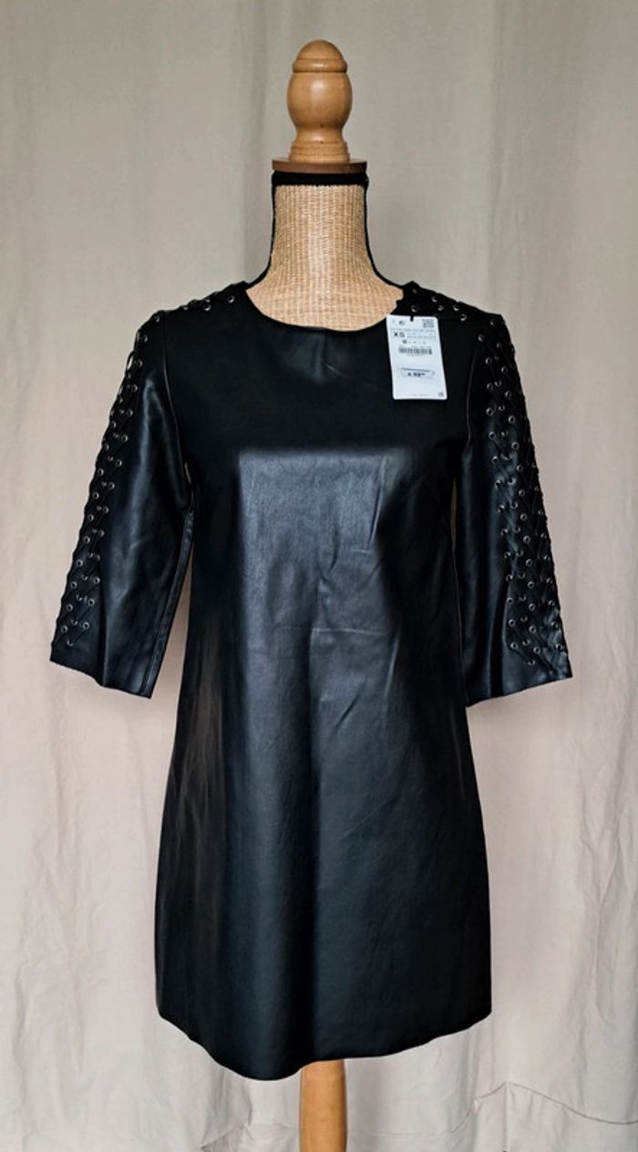 Robe en simili cuir Zara