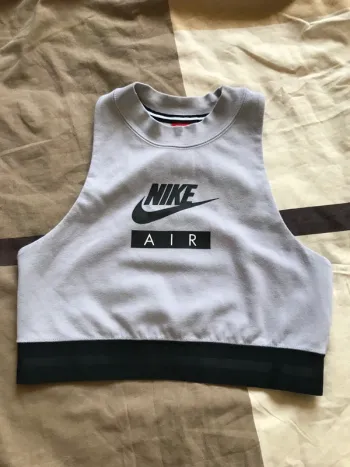 Brassière Nike couleur taupe