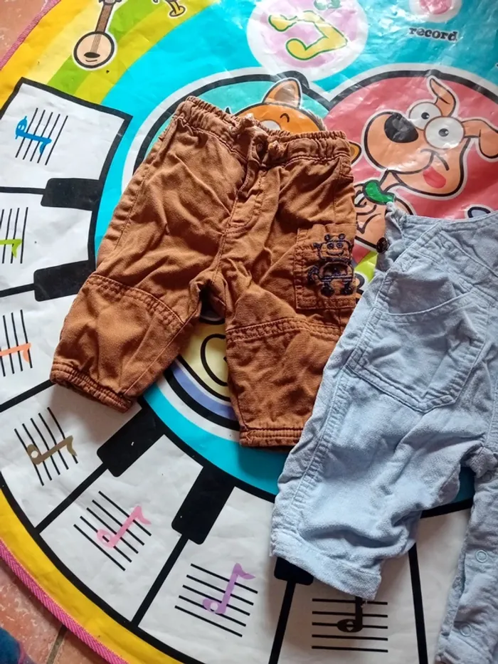 Salopette et jeans - photo numéro 2