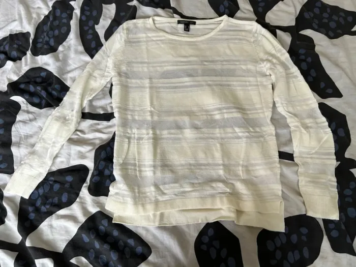 Pull / haut transparent rayé taille M