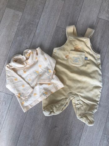 Salopette jaune et tee-shirt fille