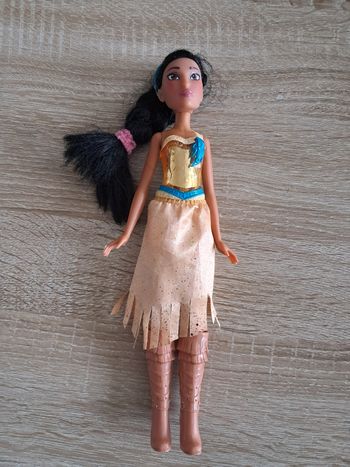 Poupee pocahontas