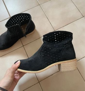 Bottines noires en suédine pointure 38