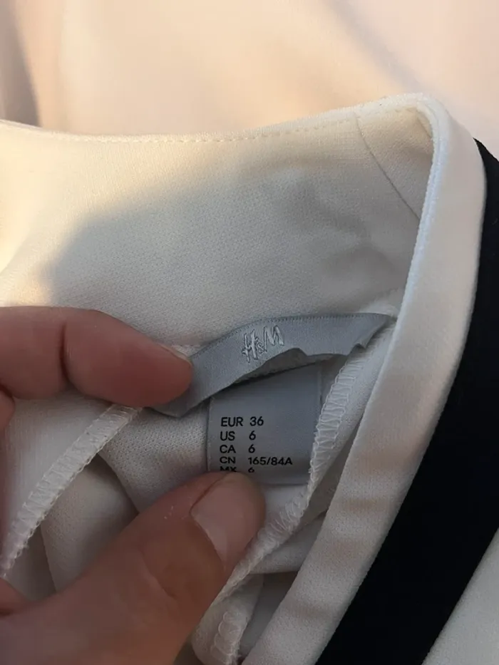 Robe blanche et bandes noires H&M T36 - photo numéro 4