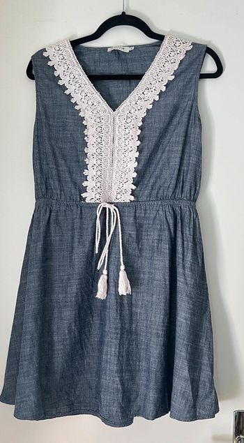 Robe courte sans manches avec broderie Taille M