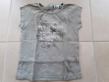 T-shirt MC vert/marron fille VERTBAUDET en 5 ans TBE