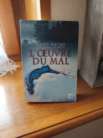 Livre L'oeuvre du mal de Karen Harper très bon état