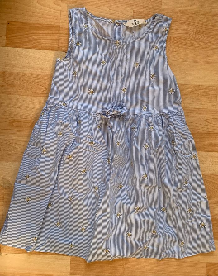 Jolie robe bleu avec pâquerettes H&M 8/9 ans