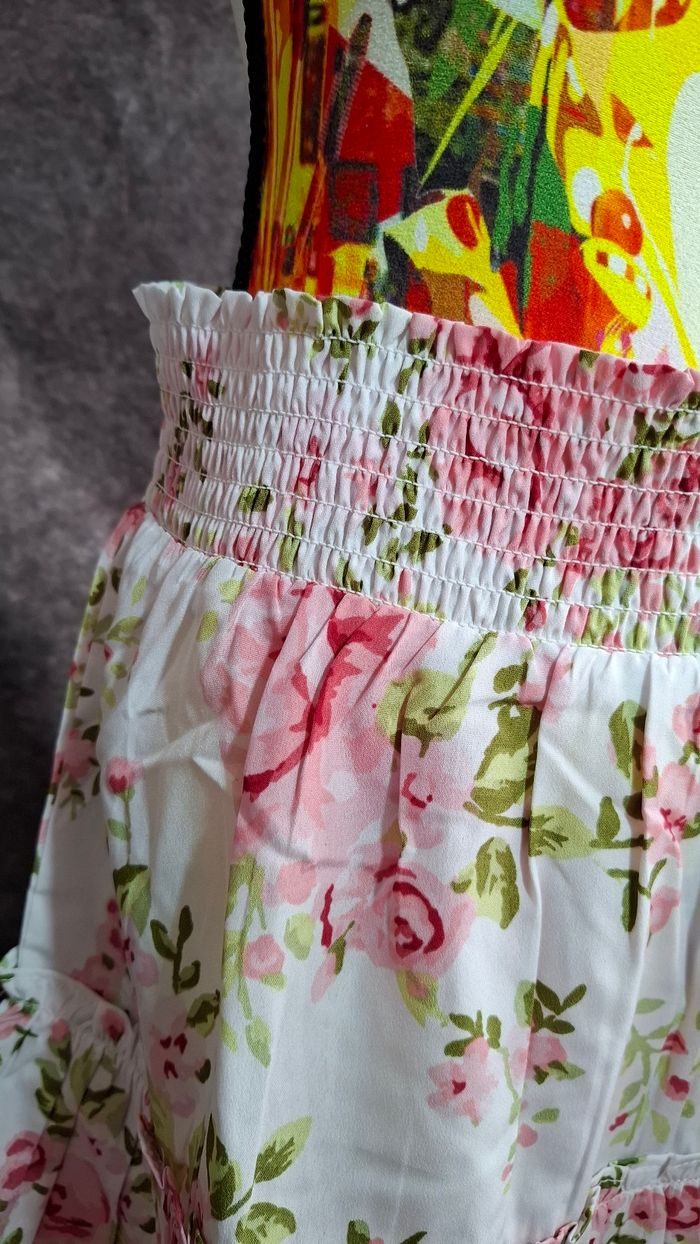 Jupe short fleurs romantique printemps Terranova - photo numéro 3