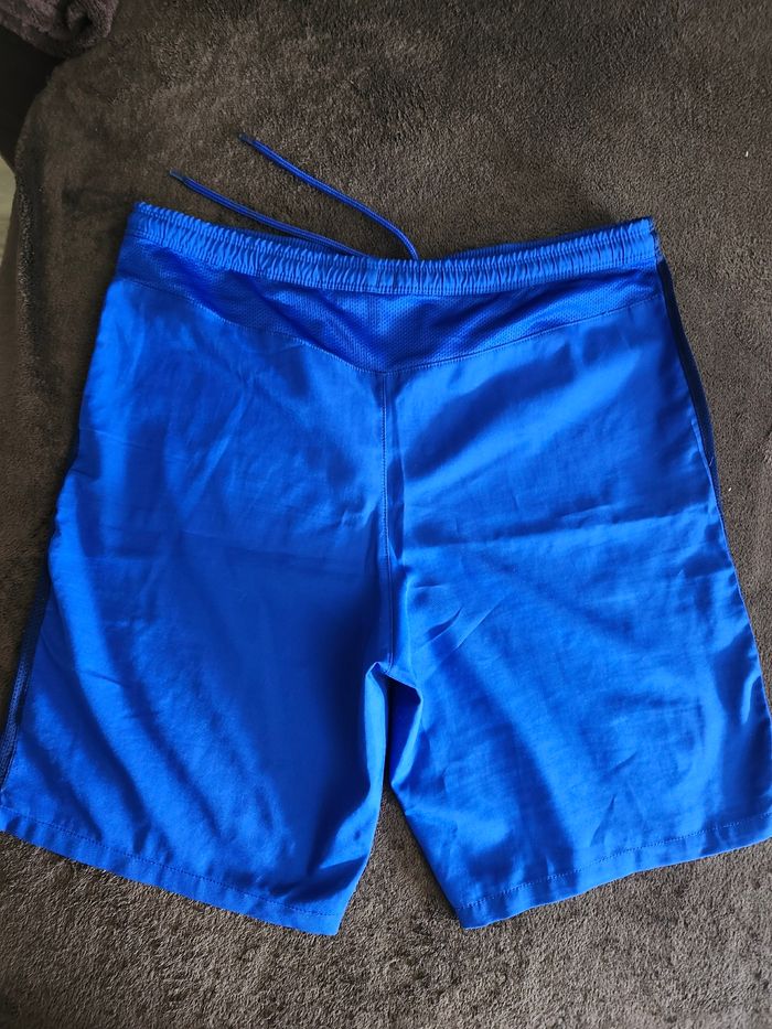 Short foot nike  Barcelone - photo numéro 3