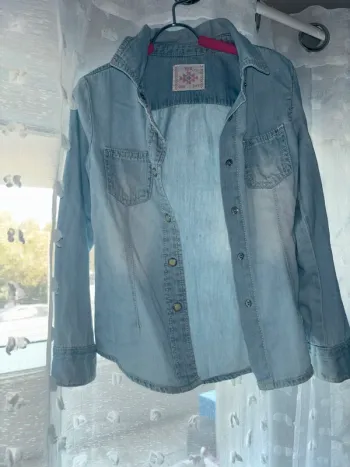 Chemisier bleu clair taille 5/6 ans