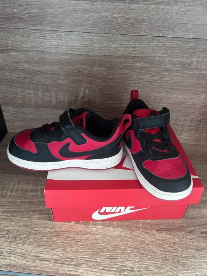 Basket Nike Jordan noir et rouge T25 - photo numéro 2