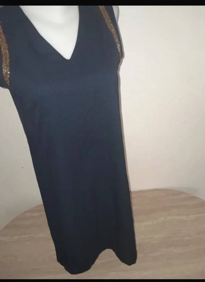 Robe kiabi sans manches épaules perles doré 💫 - photo numéro 4