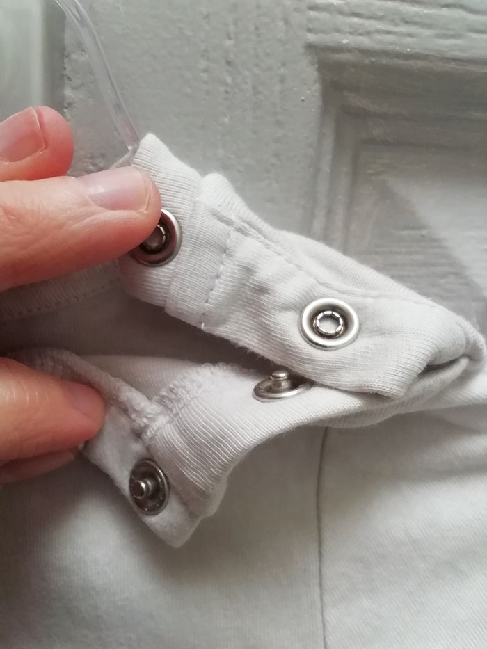 Vends t-shirt garçon été blanc rayé bleu avec motif sur le devant - photo numéro 6