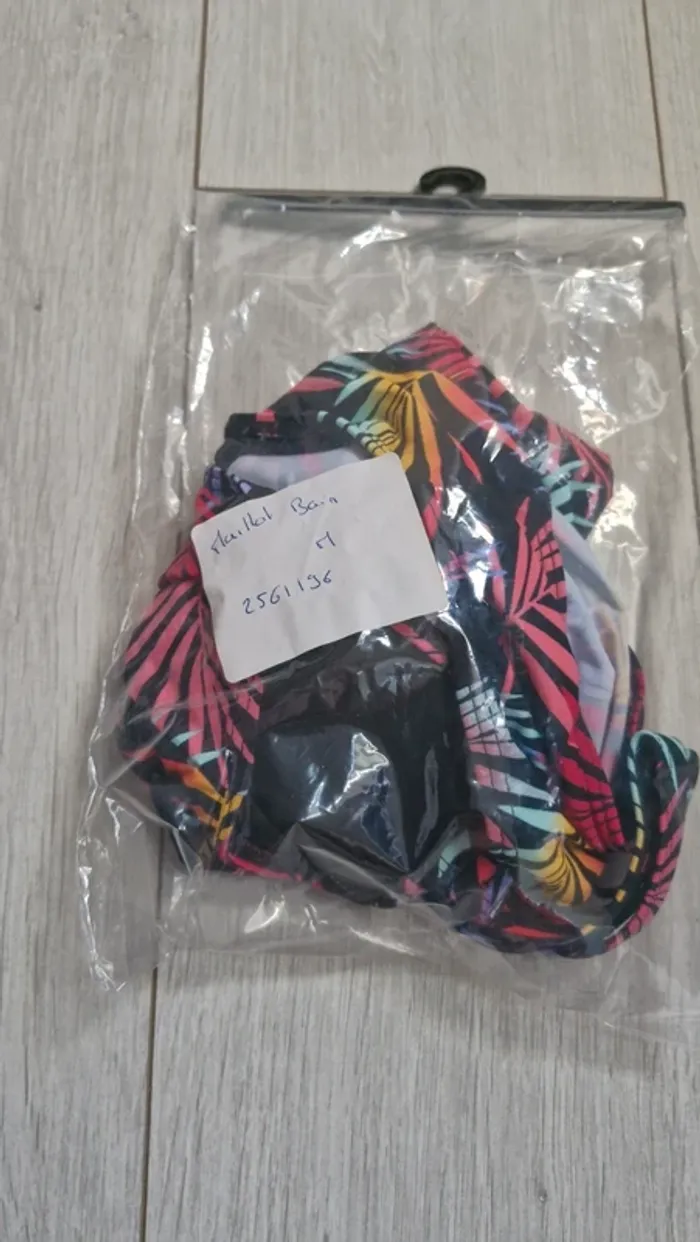 Maillot de bain neuf taille M - photo numéro 3