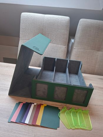 Boite de rangement premium pour toploaders ou 1800 cartes Pokémon + 10 intercalaires + 4 séparateurs 