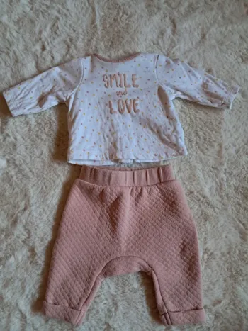 Ensemble tee shirt et pantalon