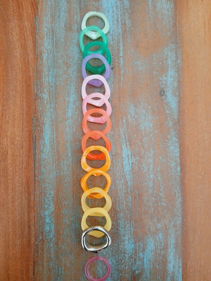 Lot de 14 bagues en acrylique arc en ciel - photo numéro 4