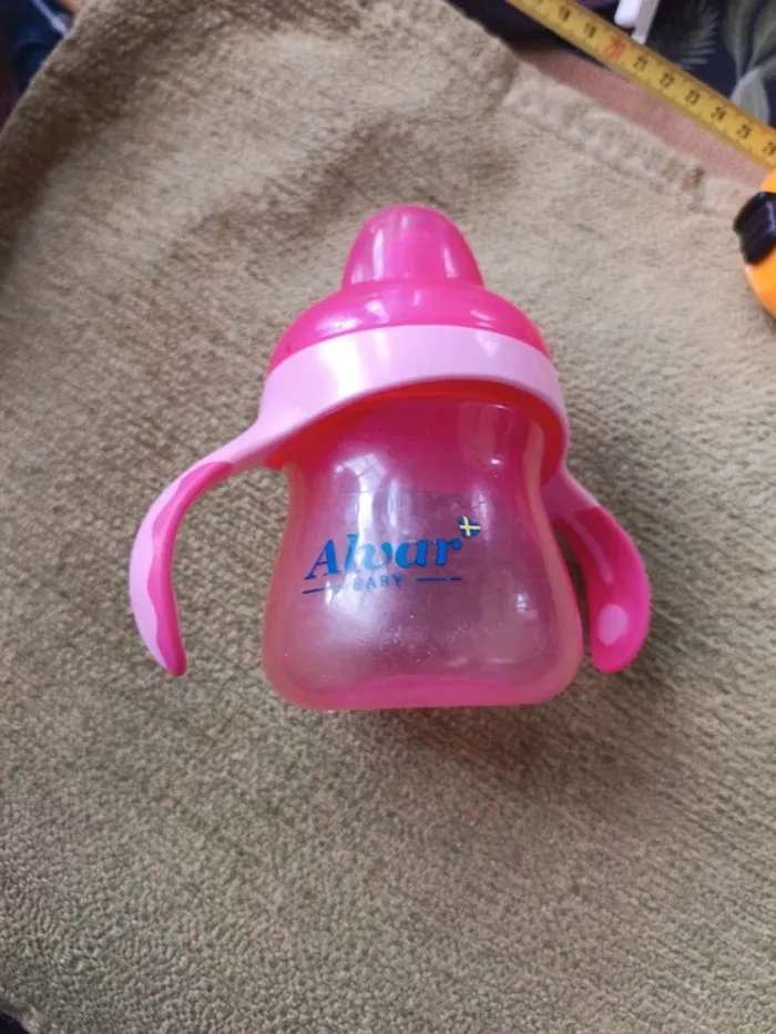 Tasse d'apprentissage rose Alvar. - photo numéro 1