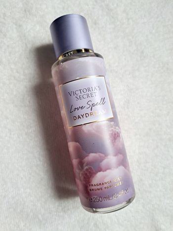 Brume corporelle parfumée Victoria's Secret Love Spell Daydream  💜