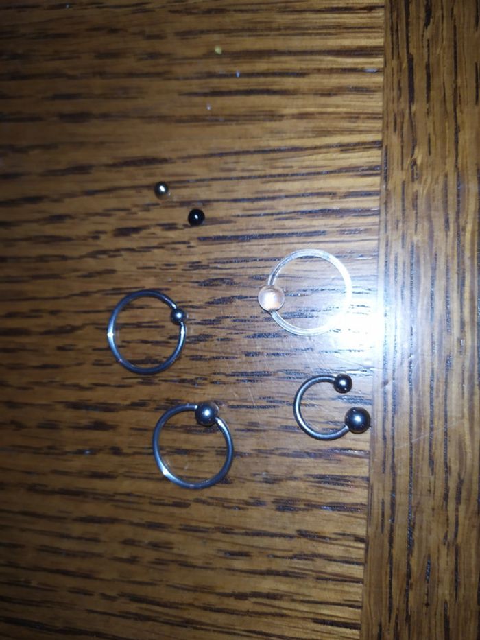 Piercing labret et écarteur - photo numéro 2