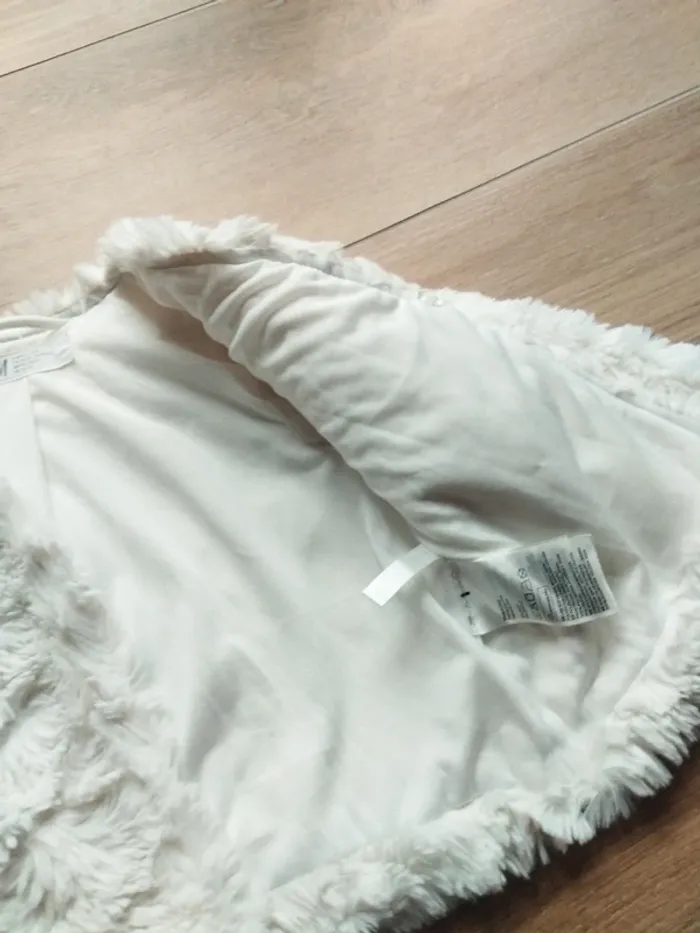 Jolie veste, gilet en fausse fourrure écru 92cm - photo numéro 4