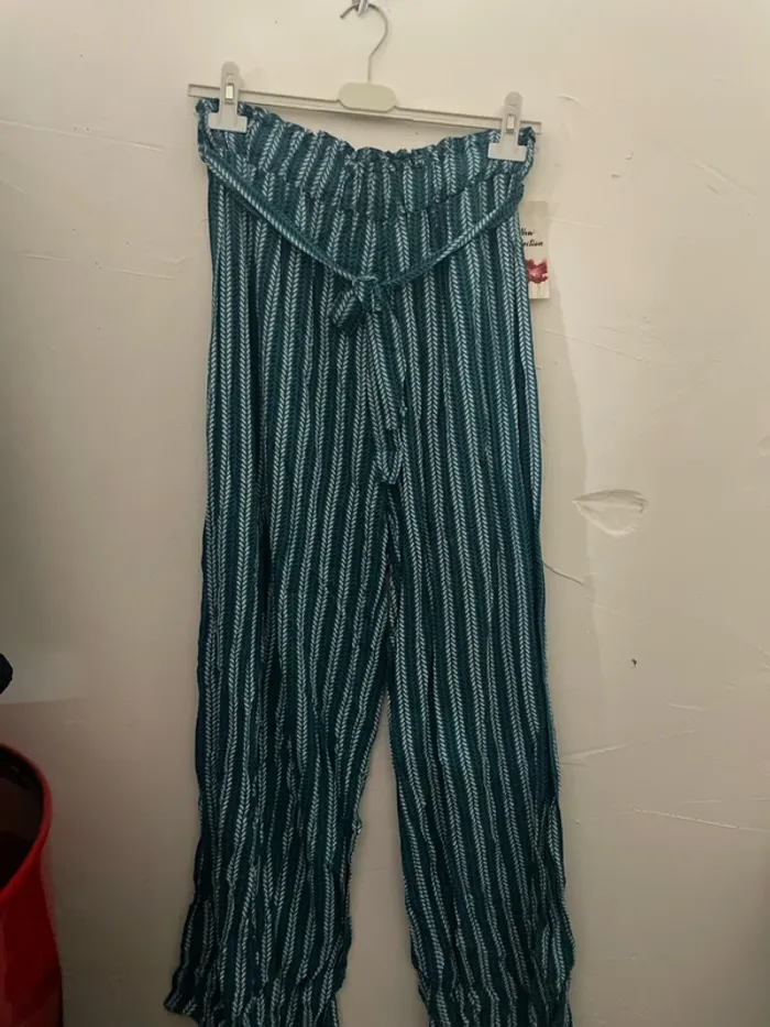 Pantalon bleu et blanc n°493