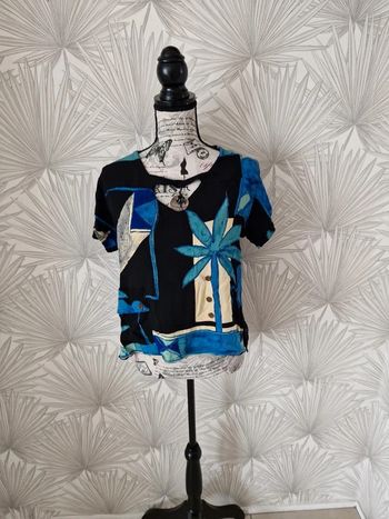 Jolie blouse manches courtes taille 40