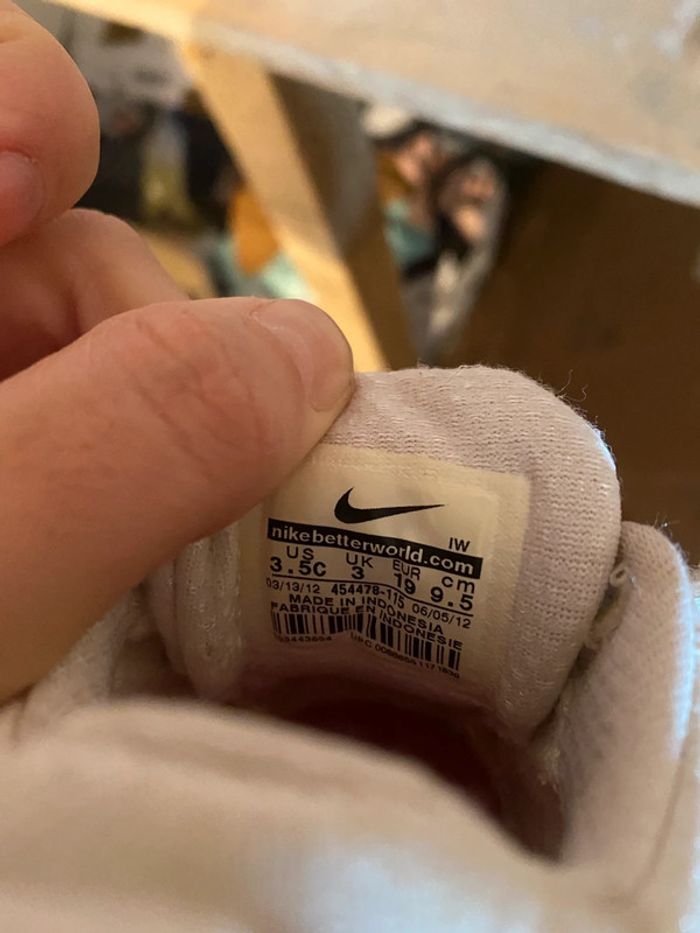 Basket Nike fille taille 19 - photo numéro 4