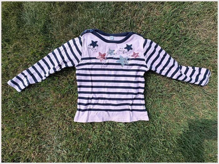 T-shirt 4 ans à rayures avec des étoiles à sequins