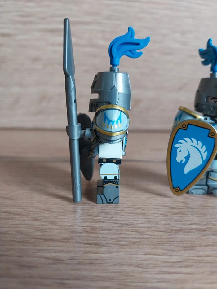 Figurines type lego 2 soldats chevaliers chevaux - photo numéro 4