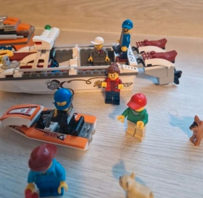 Gros  lot minifigs et bateaux lego - photo numéro 2