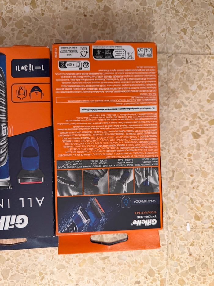 2 tondeuses GILETTE Neuf