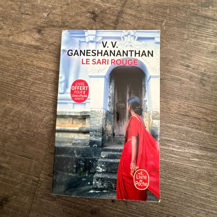 V. V. Ganeshananthan - le sari rouge