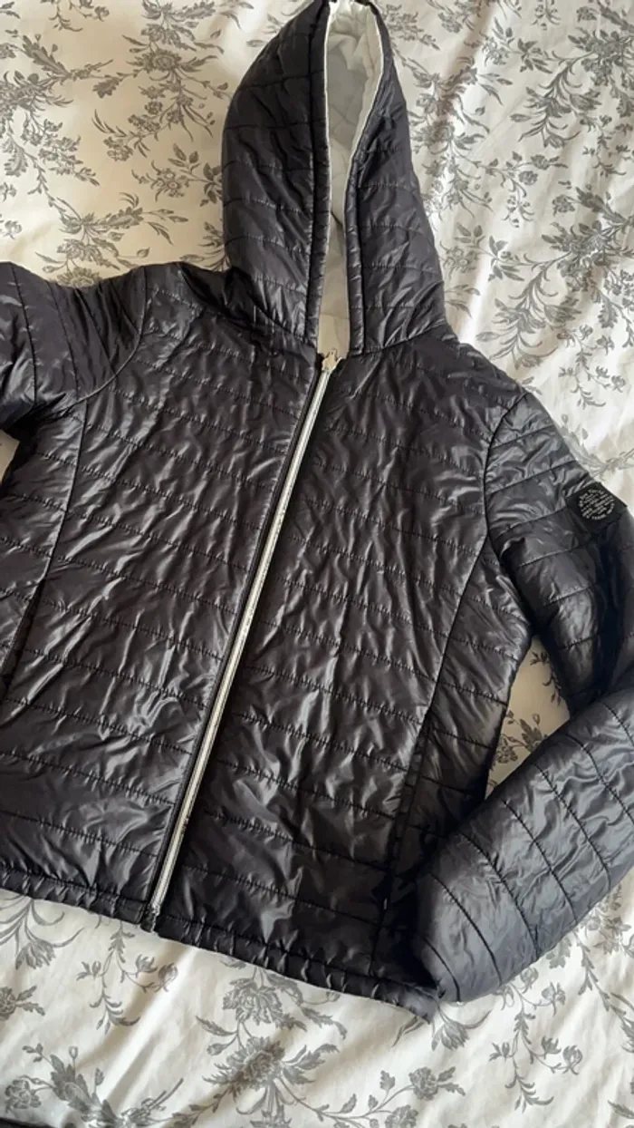 Veste ikks réversible blanc ou noir