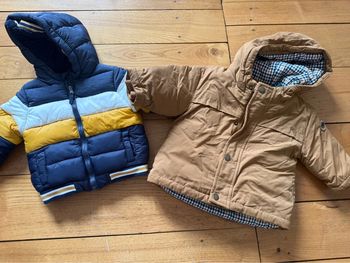 Vestes en très bon état taille 6 mois
